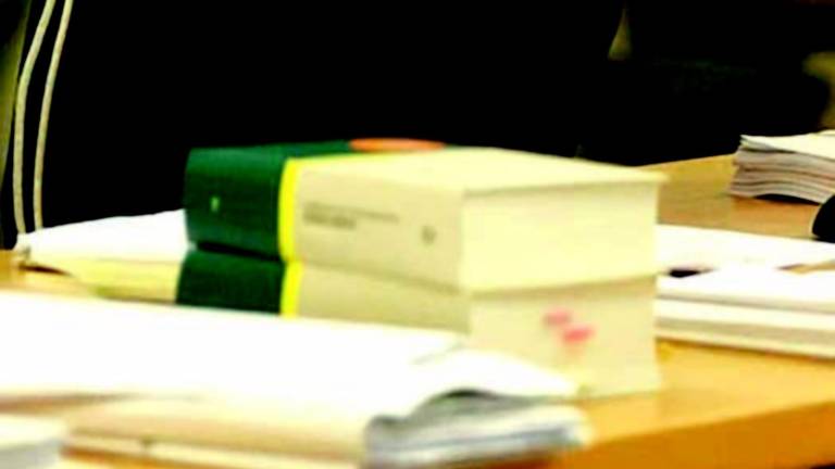 «Sono costretto a risarcire il professore condannato per le violenze a mia figlia» «Sono costretto a risarcire il professore condannato per le violenze a mia figlia»