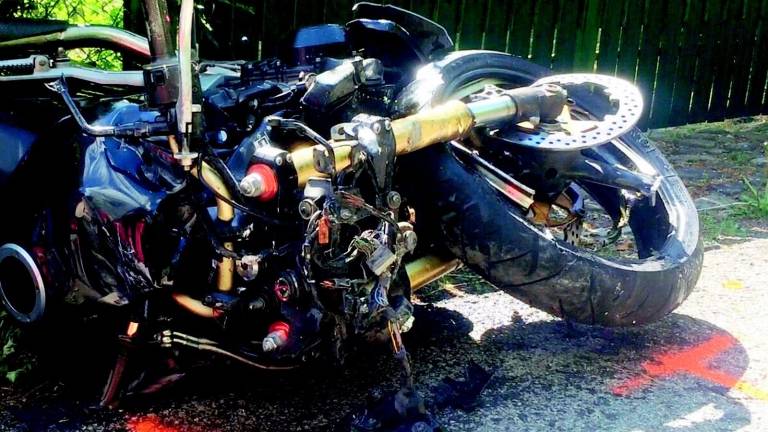 In moto contro il pullman della gita: ragazzo di 35 anni muore sul colpo In moto contro il pullman della gita: ragazzo di 35 anni muore sul colpo