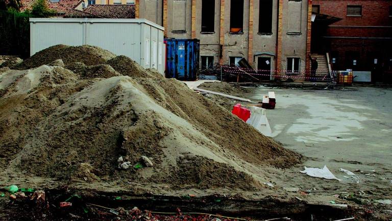 Arrivano le ruspe, addio all'ex ricreatorio Arrivano le ruspe, addio all'ex ricreatorio