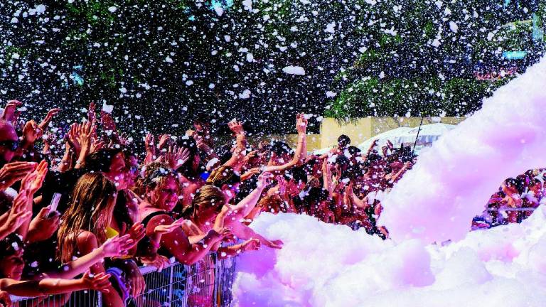 Notte rosa, la Riviera presa d'assalto Notte rosa, la Riviera presa d'assalto