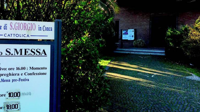Ladri in chiesa, rimandata la messa Ladri in chiesa, rimandata la messa