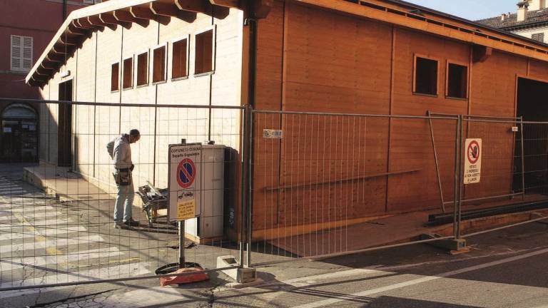 Piazza Aguselli è tornata a parcheggio Piazza Aguselli è tornata a parcheggio