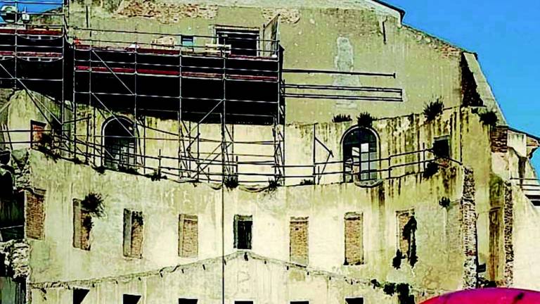 Il Teatro Galli e i limiti di una città Il Teatro Galli e i limiti di una città