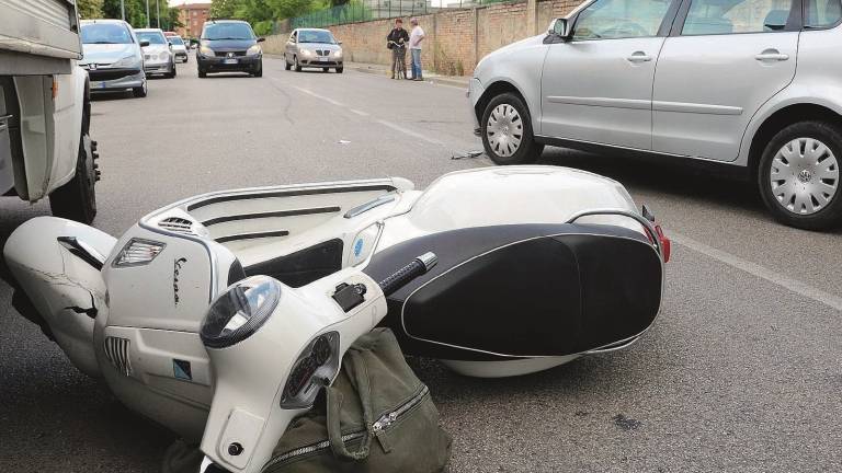 Cade in Vespa e muore a 51 anni Cade in Vespa e muore a 51 anni