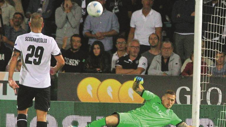 Fulignati: «Vincere senza subire neanche un gol è il massimo» Fulignati: «Vincere senza subire neanche un gol è il massimo»