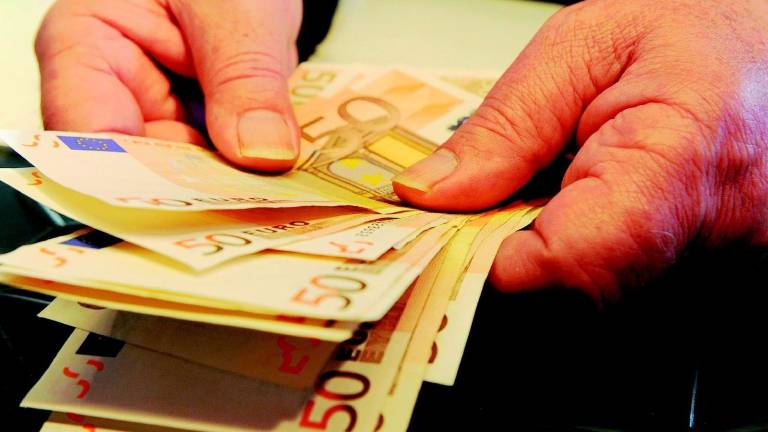 Forlì, 13enne macedone trova 170 euro a terra e li consegna alla Municipale Forlì, 13enne macedone trova 170 euro a terra e li consegna alla Municipale