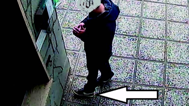 Arrestato 34enne tradito dalle scarpe Arrestato 34enne tradito dalle scarpe