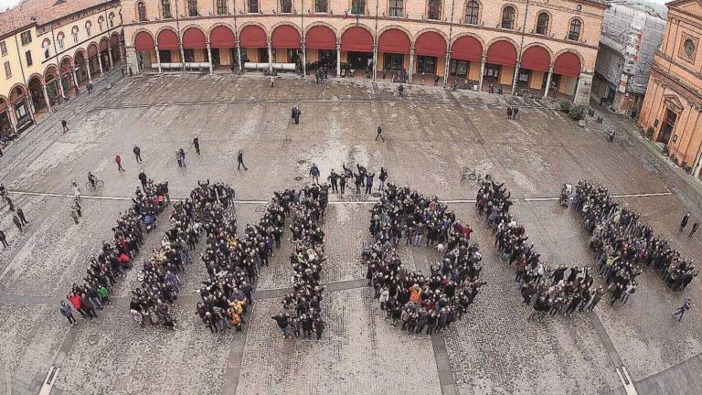 Sei di ...se... Dalla piazza virtuale a quella vera Sei di ...se... Dalla piazza virtuale a quella vera