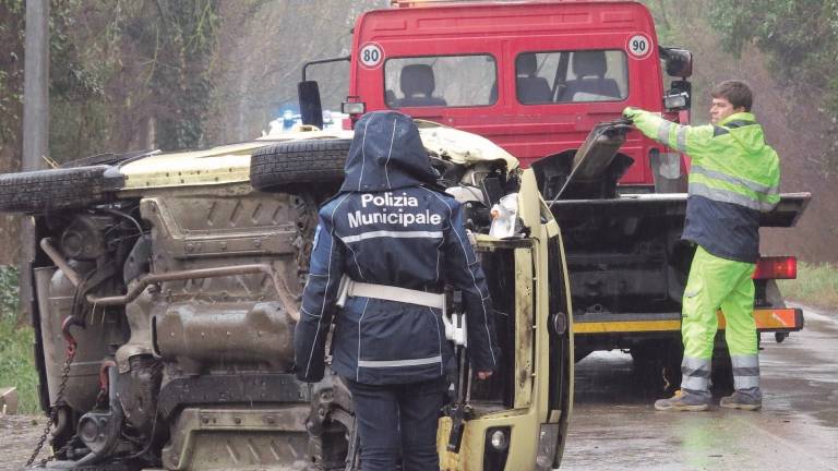 Via Sant'Aquilina, 67enne perde il controllo dell'auto e si ribalta. Grave Via Sant'Aquilina, 67enne perde il controllo dell'auto e si ribalta. Grave