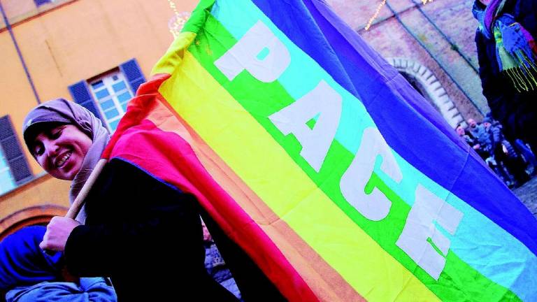Contro il terrorismo e per la pace: oltre 2000 persone in piazza Contro il terrorismo e per la pace: oltre 2000 persone in piazza