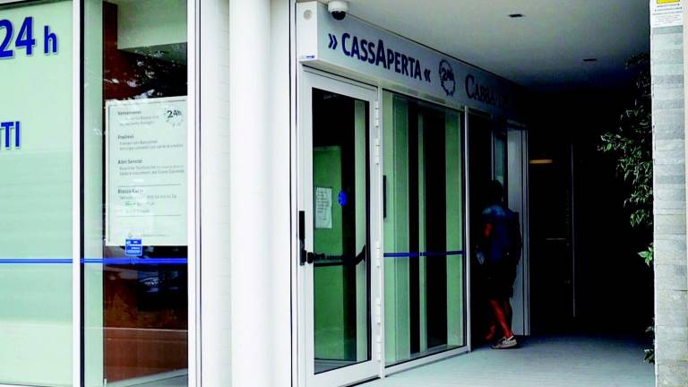 Rapinata la Cassa di Risparmio di via Anita Garibaldi Rapinata la Cassa di Risparmio di via Anita Garibaldi
