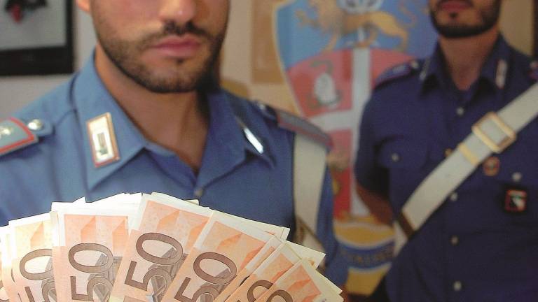 Tentano di smerciare soldi falsi in discoteca Tentano di smerciare soldi falsi in discoteca