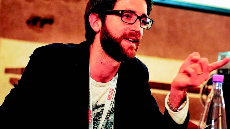 Notti insonni sui social: i ragazzini sono stanchi e poi non vanno a scuola Notti insonni sui social: i ragazzini sono stanchi e poi non vanno a scuola