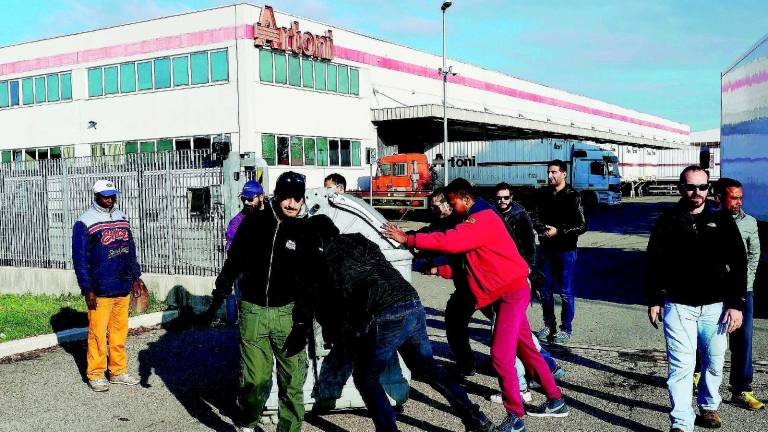 Nuovo blocco: domani tavolo trattativa in Prefettura Nuovo blocco: domani tavolo trattativa in Prefettura