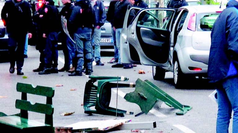 Scontri fuori dallo stadio: tre arresti Scontri fuori dallo stadio: tre arresti
