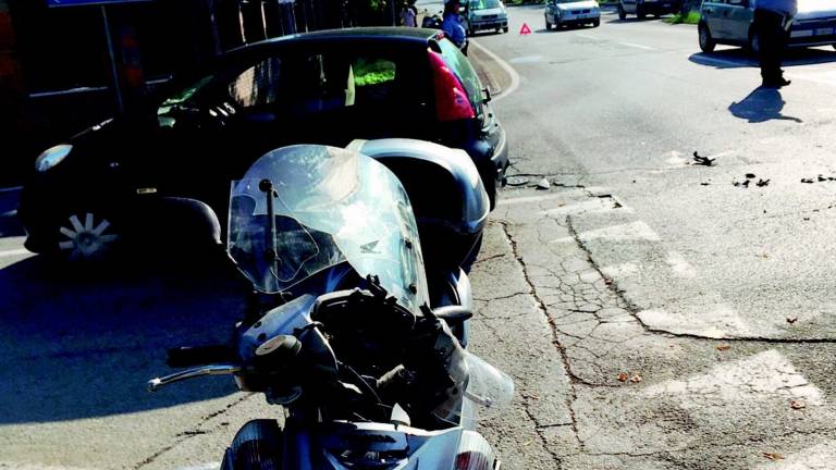 Scontro auto scooter, muore un uomo Scontro auto scooter, muore un uomo