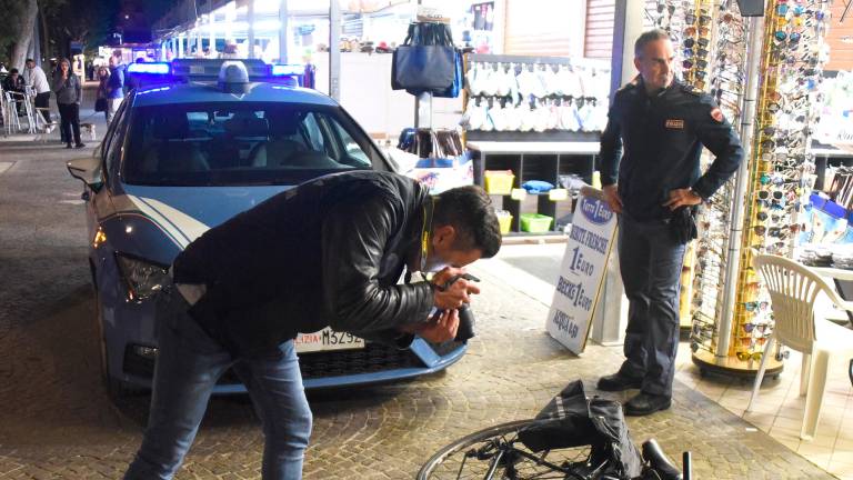 Rimini. Fa irruzione nel negozio con un’ascia, rapinatore arrestato Rimini. Fa irruzione nel negozio con un’ascia, rapinatore arrestato