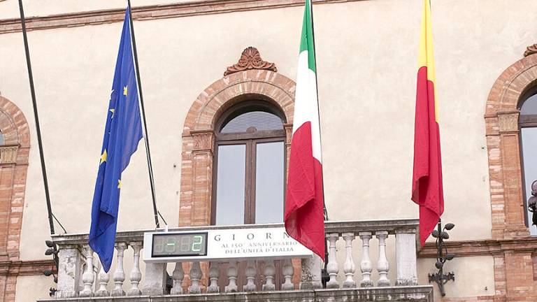 Ravenna, il Comune aumenta le tasse e i sindacati invitano a occuparsi dei redditi bassi Ravenna, il Comune aumenta le tasse e i sindacati invitano a occuparsi dei redditi bassi