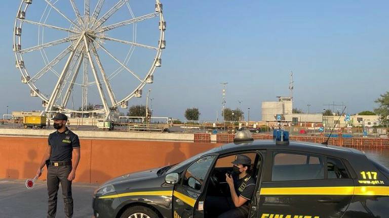 Rimini. Cento lavoratori in nero e tre milioni di imposte evase Rimini. Cento lavoratori in nero e tre milioni di imposte evase