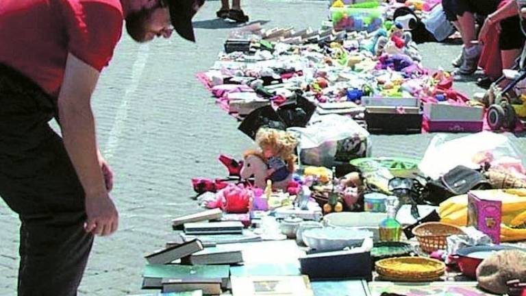 Cervia, il mercatino dei bimbi si farà. Ma è polemica sul caro prezzi Cervia, il mercatino dei bimbi si farà. Ma è polemica sul caro prezzi