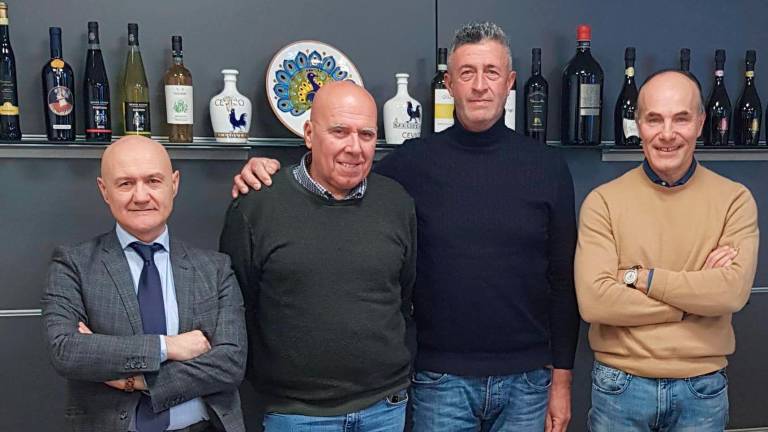 Da sinistra Mirco Bagnari, Legacoop Romagna, Lino Bacchilega, vicepresidente Terre Cevico, Franco Donati, presidente Terre Cevico, Marco Nannetti, consigliere di amministrazione Da sinistra Mirco Bagnari, Legacoop Romagna, Lino Bacchilega, vicepresidente Terre Cevico, Franco Donati, presidente Terre Cevico, Marco Nannetti, consigliere di amministrazione