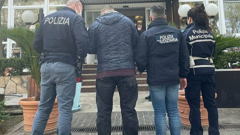 Rimini. Spaccio e clandestini, denunciato gestore hotel tre stelle Rimini. Spaccio e clandestini, denunciato gestore hotel tre stelle