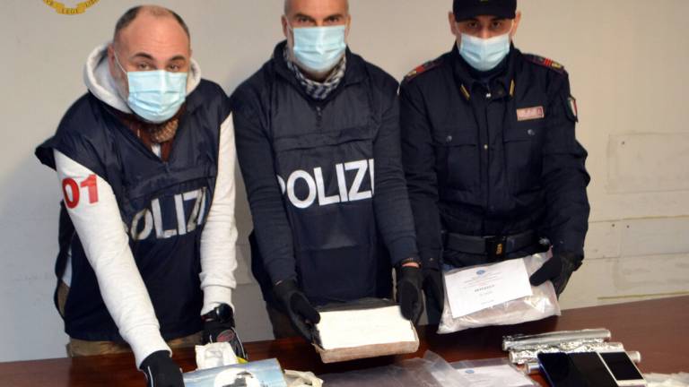 Cesena, arrestati mamma e figlio con cocaina per 11 mila dosi Cesena, arrestati mamma e figlio con cocaina per 11 mila dosi