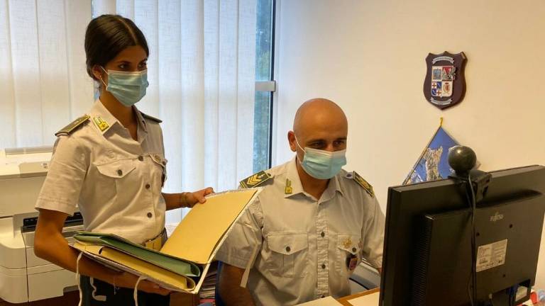Cattolica. Denunciata cameriera in nero col reddito di cittadinanza Cattolica. Denunciata cameriera in nero col reddito di cittadinanza