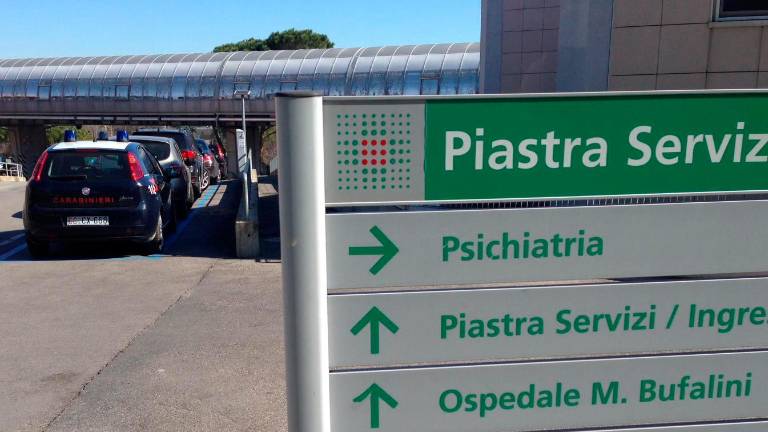 Longiano: il padre resta in cella, trasferito in Psichiatria il 28enne accoltellato Longiano: il padre resta in cella, trasferito in Psichiatria il 28enne accoltellato