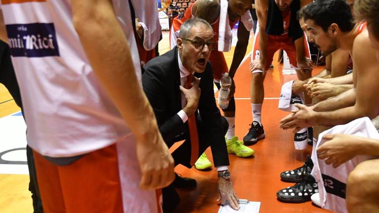 Basket A2, Dell'Agnello: Unieuro, meno filosofia e più legna Basket A2, Dell'Agnello: Unieuro, meno filosofia e più legna