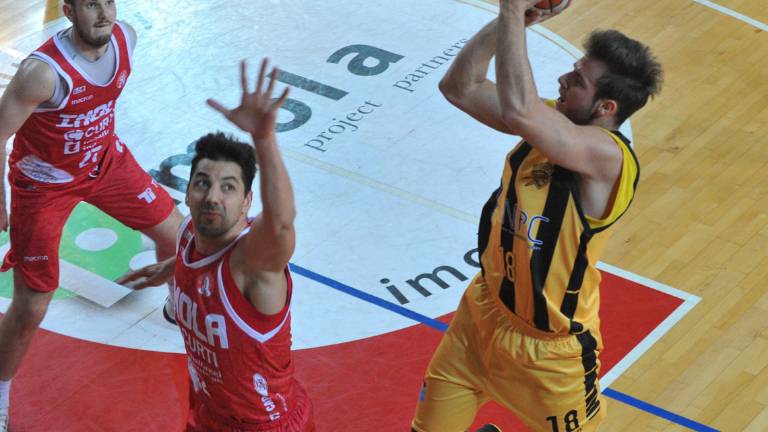 Qui Imola, terra di basket con due squadre in B. La fusione? Non scherziamo Qui Imola, terra di basket con due squadre in B. La fusione? Non scherziamo