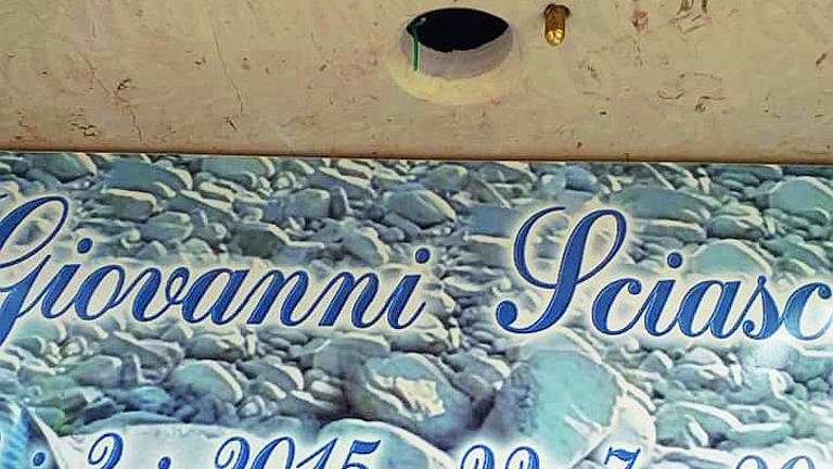 Novafeltria, rubata la lampada dalla lapide di un bimbo morto Novafeltria, rubata la lampada dalla lapide di un bimbo morto