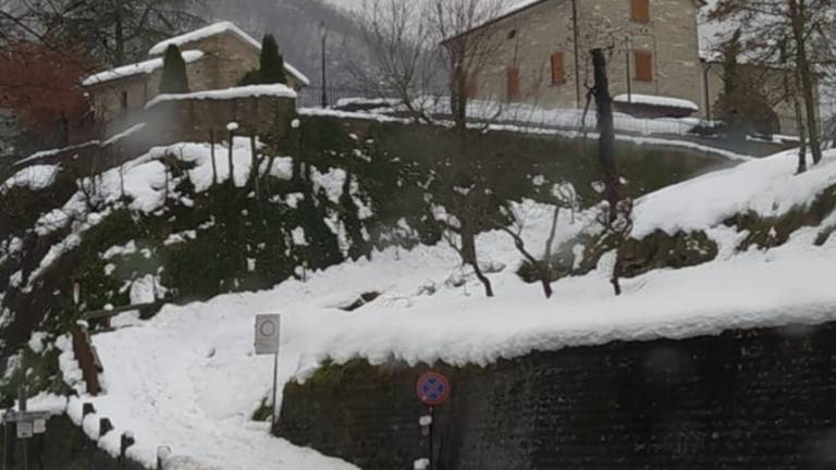 Bagno di Romagna, gli spalaneve non liberano lo stradello di 2 km: famiglia isolata Bagno di Romagna, gli spalaneve non liberano lo stradello di 2 km: famiglia isolata