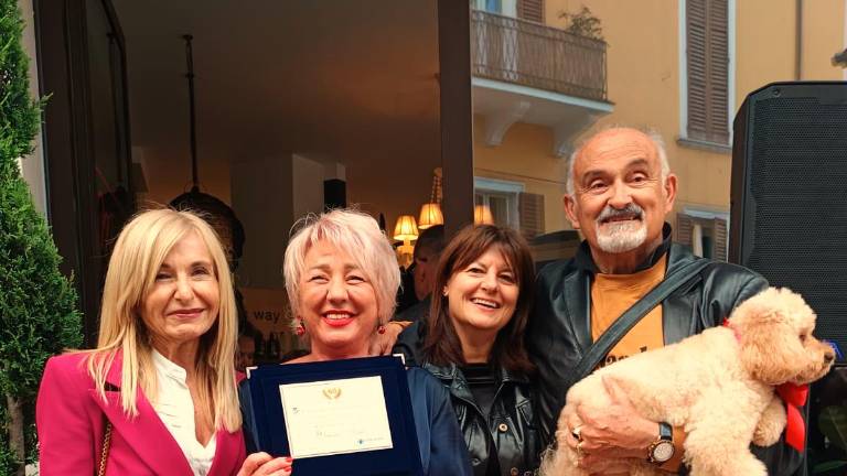 Cesena, 40 anni da acconciatrice: premiata Monica Balzani Cesena, 40 anni da acconciatrice: premiata Monica Balzani