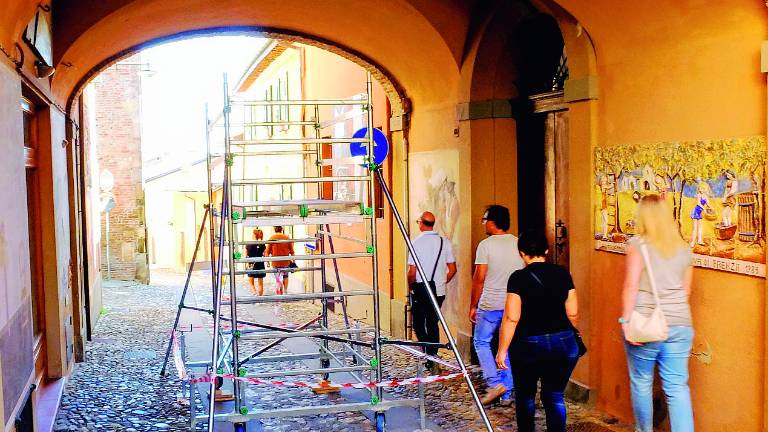 Sui muri di Dozza le “Emozioni Urbane” della nuova biennale Sui muri di Dozza le “Emozioni Urbane” della nuova biennale