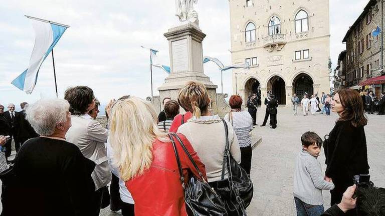 Le nuvole di Pasquetta fanno fare il pieno di turisti a San Marino Le nuvole di Pasquetta fanno fare il pieno di turisti a San Marino