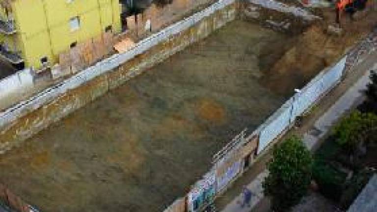Bellaria Igea Marina. Crepe nei muri del palazzo vicino, il sindaco blocca il cantiere Bellaria Igea Marina. Crepe nei muri del palazzo vicino, il sindaco blocca il cantiere