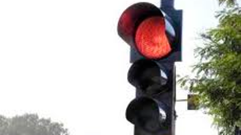 A Rimini 34 infrazioni al giorno per passaggi col rosso nel 2024: arrivano due semafori con telecamere A Rimini 34 infrazioni al giorno per passaggi col rosso nel 2024: arrivano due semafori con telecamere