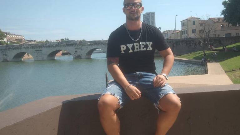 Rimini, ucciso in discoteca: il buttafuori indagato per omicidio volontario Rimini, ucciso in discoteca: il buttafuori indagato per omicidio volontario