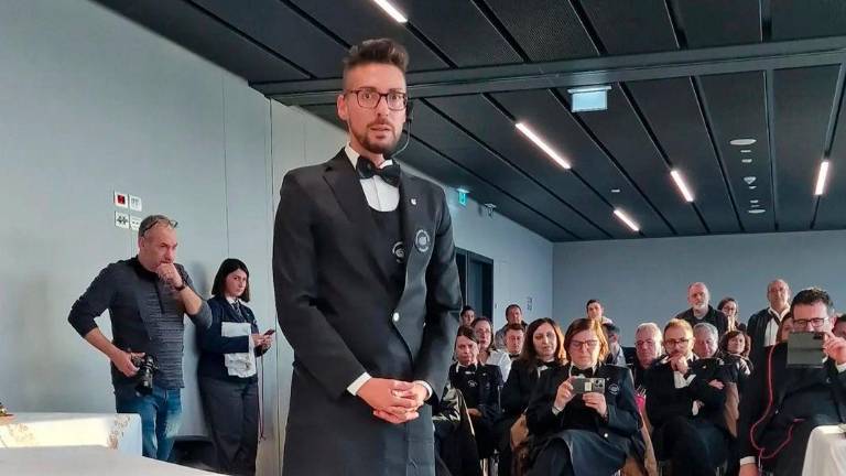 Sfida tra sommelier: secondo posto per il cesenate Andrea Peruzzi Sfida tra sommelier: secondo posto per il cesenate Andrea Peruzzi