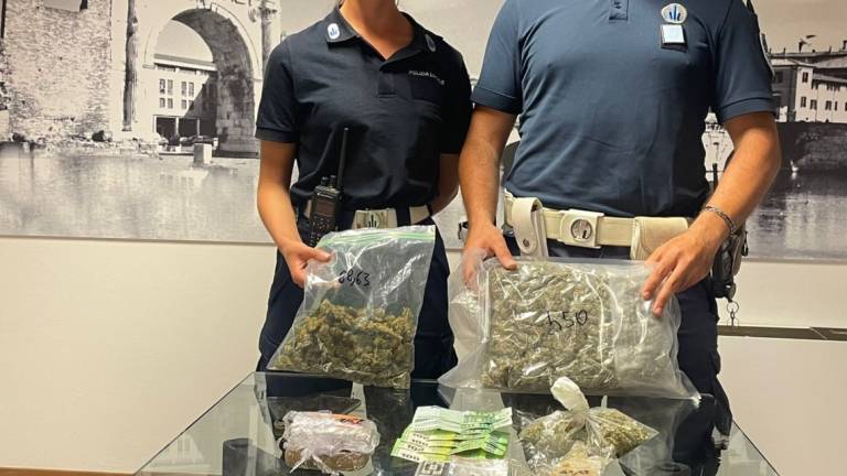 Rimini, arrestato il tabaccaio spacciatore e sequestrato un chilo di droga Rimini, arrestato il tabaccaio spacciatore e sequestrato un chilo di droga