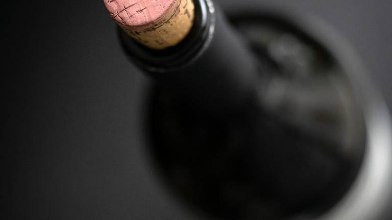 Forlì, ruba una bottiglia di vino al ristorante e colpisce un poliziotto: arrestato 27enne Forlì, ruba una bottiglia di vino al ristorante e colpisce un poliziotto: arrestato 27enne
