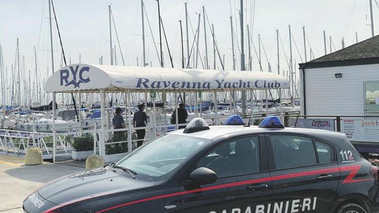 Uno degli ultimi sopralluoghi di pm, carabinieri e capitaneria al Ravenna Yacht Club Uno degli ultimi sopralluoghi di pm, carabinieri e capitaneria al Ravenna Yacht Club