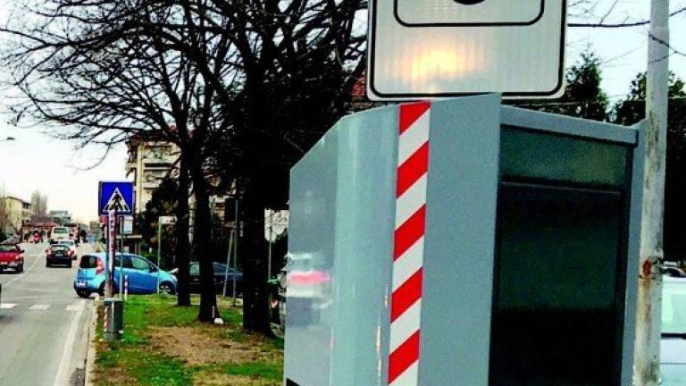 Da lunedì l'autovelox sull'Adriatica a Fosso Ghiaia scatterà le prime multe Da lunedì l'autovelox sull'Adriatica a Fosso Ghiaia scatterà le prime multe