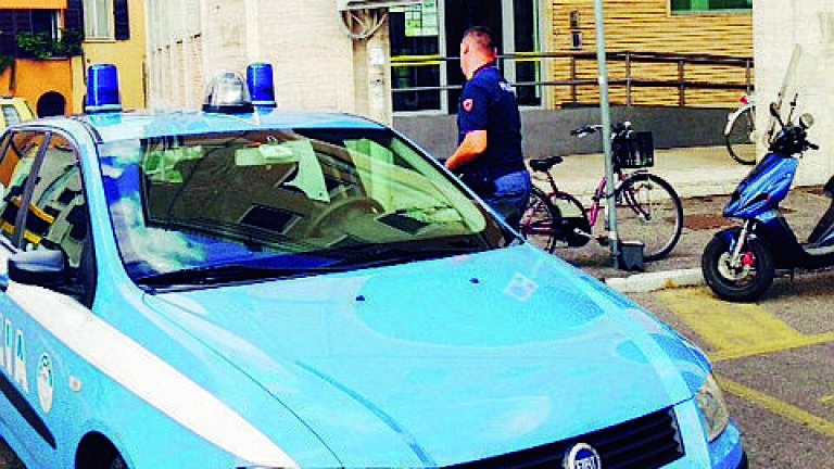 Scippa e ferisce una donna in centro a Cesena: preso alle Poste Scippa e ferisce una donna in centro a Cesena: preso alle Poste