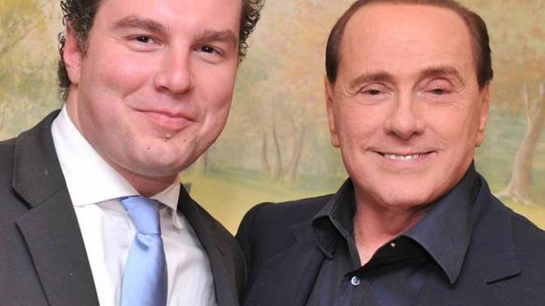 Regionali, Sardine al Papeete, Berlusconi a Ravenna Regionali, Sardine al Papeete, Berlusconi a Ravenna
