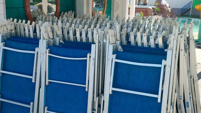 Cattolica, la disperazione del bagnino: “Hanno tagliato decine di lettini nella notte, maledetti” VIDEO Cattolica, la disperazione del bagnino: “Hanno tagliato decine di lettini nella notte, maledetti” VIDEO