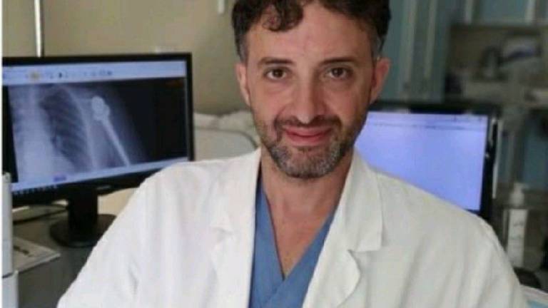 Imola, incidente nella notte: muore un medico di 41 anni, 24enne arrestato per omicidio stradale Imola, incidente nella notte: muore un medico di 41 anni, 24enne arrestato per omicidio stradale