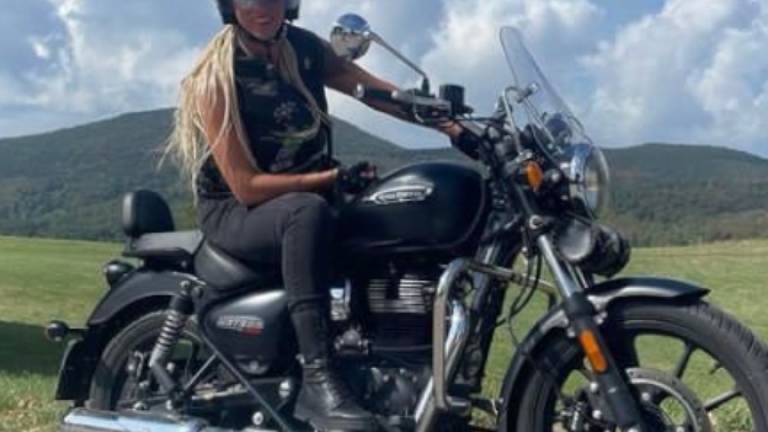 Faenza, la mamma Lady biker che fa sculture in ceramica Faenza, la mamma Lady biker che fa sculture in ceramica