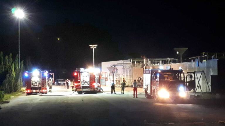 Fiamme al depuratore di Cesenatico Fiamme al depuratore di Cesenatico